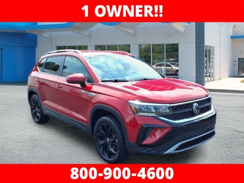 Used 2022 Volkswagen Taos SE FWD image 1