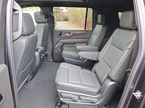 New 2026 GMC Yukon XL Denali w/ Sun & Power Step Package image 7