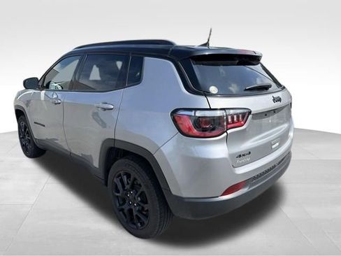 Used 2022 Jeep Compass Latitude w/ Convenience Group AWD/4WD image 6