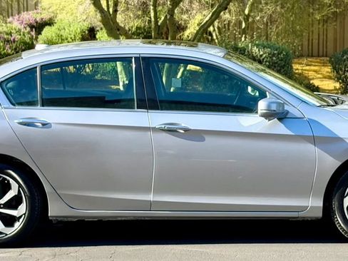 Used 2017 Honda Accord EX-L image 4