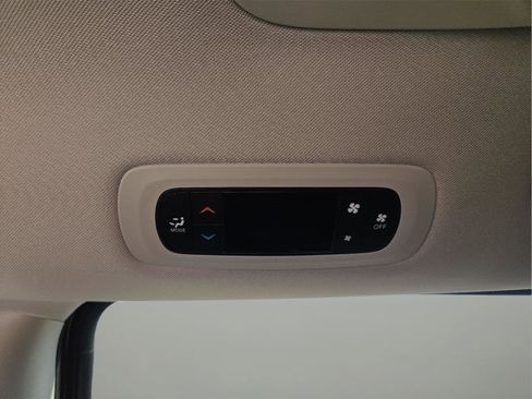 Used 2017 Chrysler Pacifica Touring FWD image 23