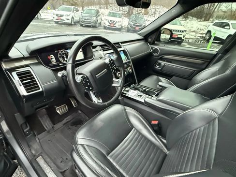 Used 2020 Land Rover Discovery HSE image 15