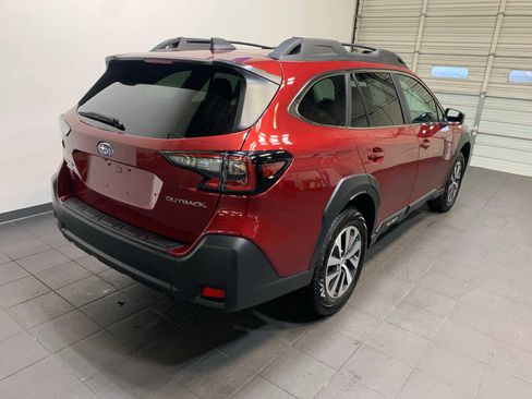 Used 2025 Subaru Outback Premium image 3
