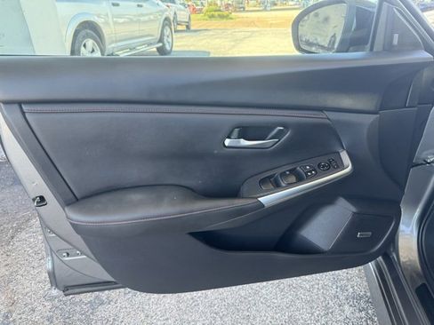 Used 2024 Nissan Sentra SR w/ SR Premium Package image 18