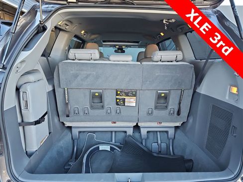 Used 2020 Toyota Sienna XLE image 23