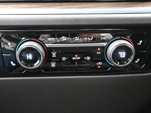 Used 2022 Chevrolet Silverado 1500 LT image 24