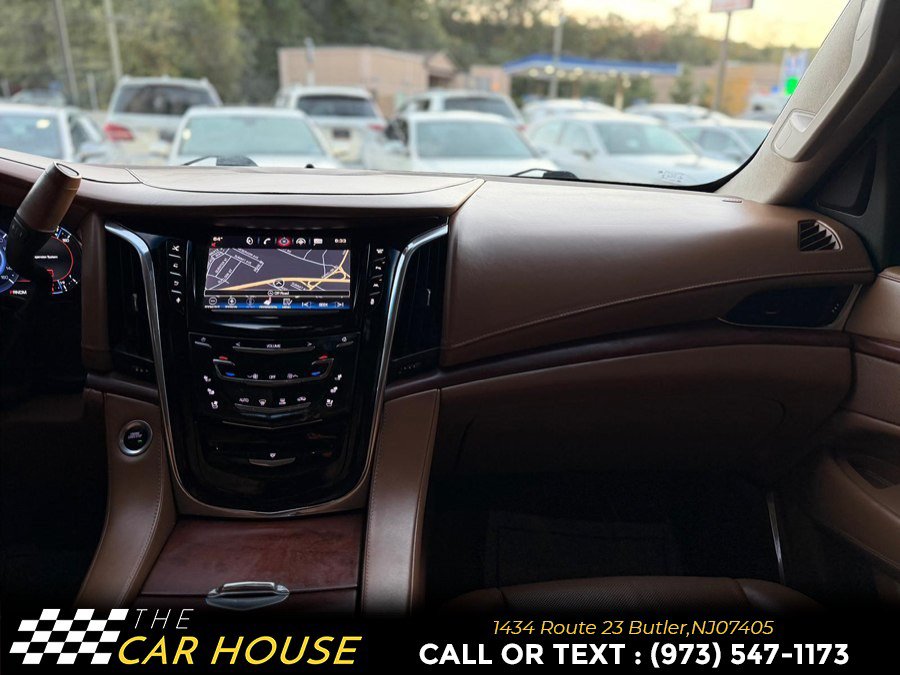 Used 2016 Cadillac Escalade Platinum AWD/4WD image 28