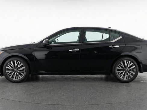 Used 2025 Nissan Altima 2.5 SV image 5