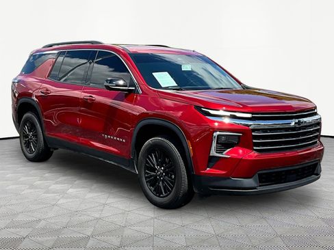 Used 2025 Chevrolet Traverse LT w/ Driver Confidence Package AWD/4WD image 3