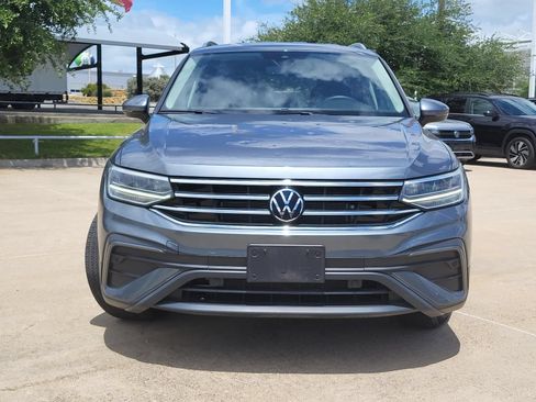 Used 2024 Volkswagen Tiguan SE FWD image 3
