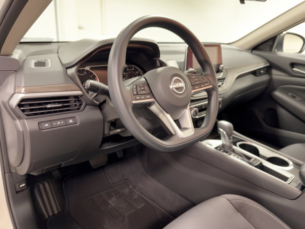Used 2024 Nissan Altima 2.5 SV FWD image 4