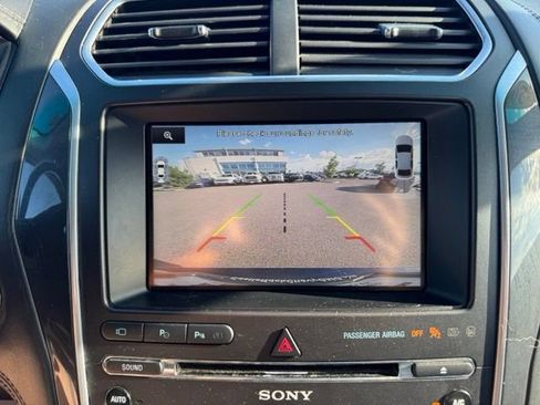 Used 2016 Ford Explorer Platinum AWD/4WD image 32