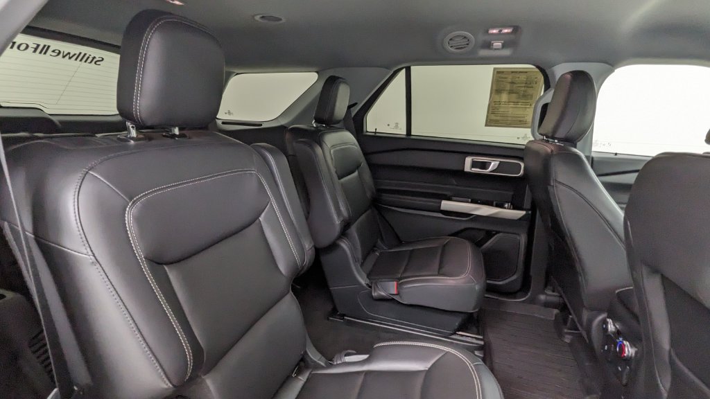 Certified 2022 Ford Explorer XLT w/ Equipment Group 202A AWD/4WD image 38