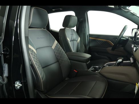 Used 2023 GMC Canyon Denali image 27