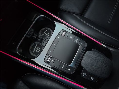 Used 2021 Mercedes-Benz GLB 35 AMG 4MATIC image 25