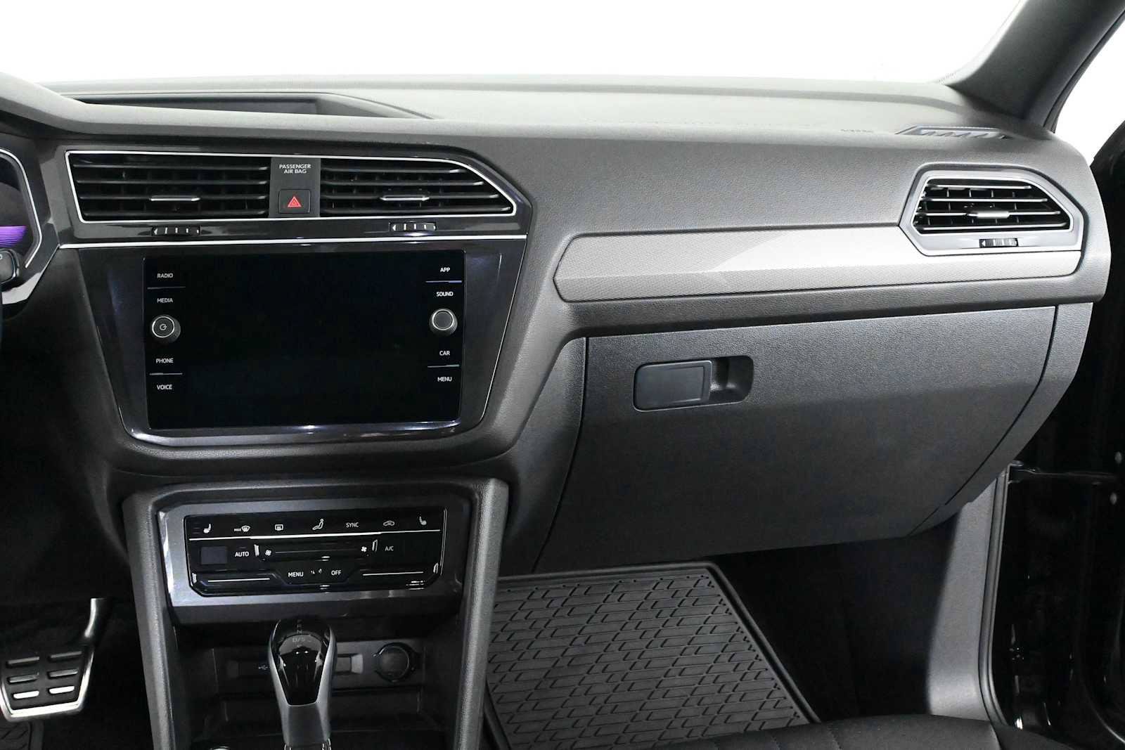 Certified 2023 Volkswagen Tiguan SE R-Line FWD image 15