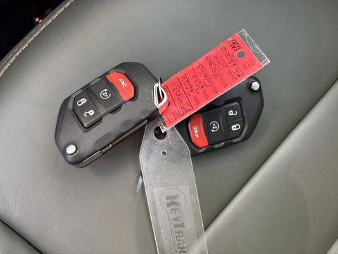 Certified 2024 Jeep Gladiator Mojave w/ Technology Group image 38