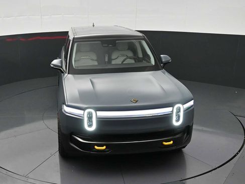 Used 2025 Rivian R1S Premium AWD/4WD image 36