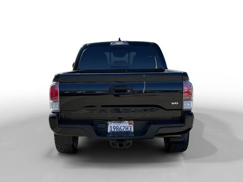 Used 2021 Toyota Tacoma TRD Off-Road w/ Technology Package AWD/4WD image 4