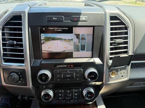 Used 2015 Ford F150 Platinum w/ Equipment Group 701A Luxury AWD/4WD image 30
