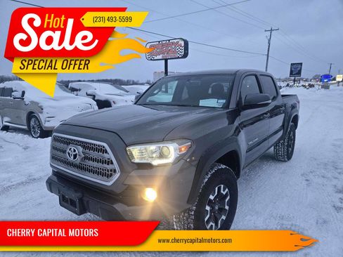 Used 2016 Toyota Tacoma TRD Off-Road image 1