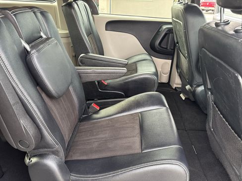 Used 2020 Dodge Grand Caravan SXT image 25