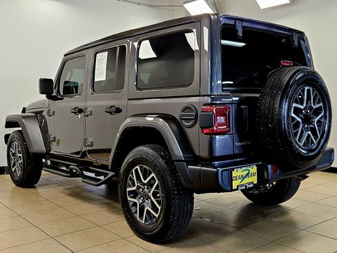 Used 2025 Jeep Wrangler Sahara AWD/4WD image 4
