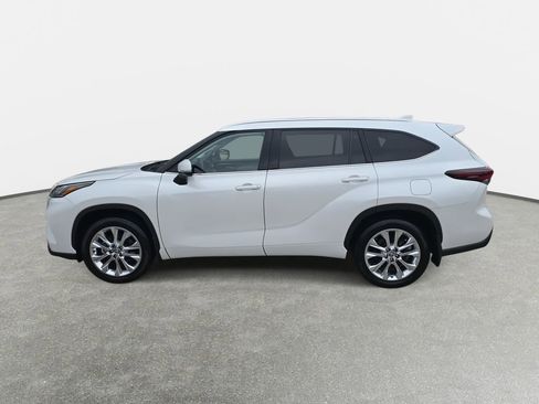Used 2024 Toyota Highlander Limited image 8