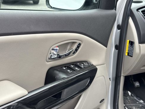 Used 2016 Kia Sedona SX image 19