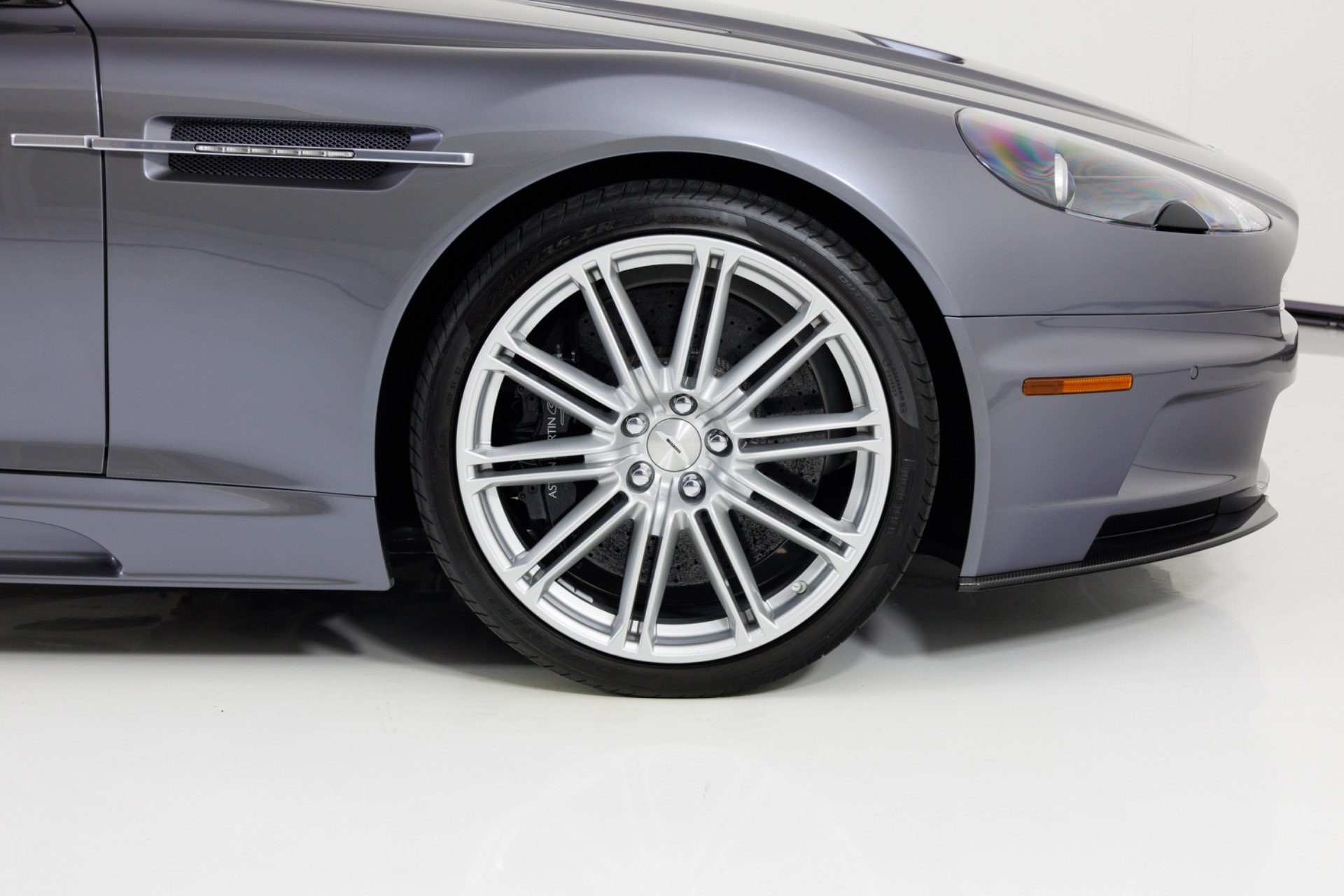 Used 2010 Aston Martin DBS Coupe RWD image 12