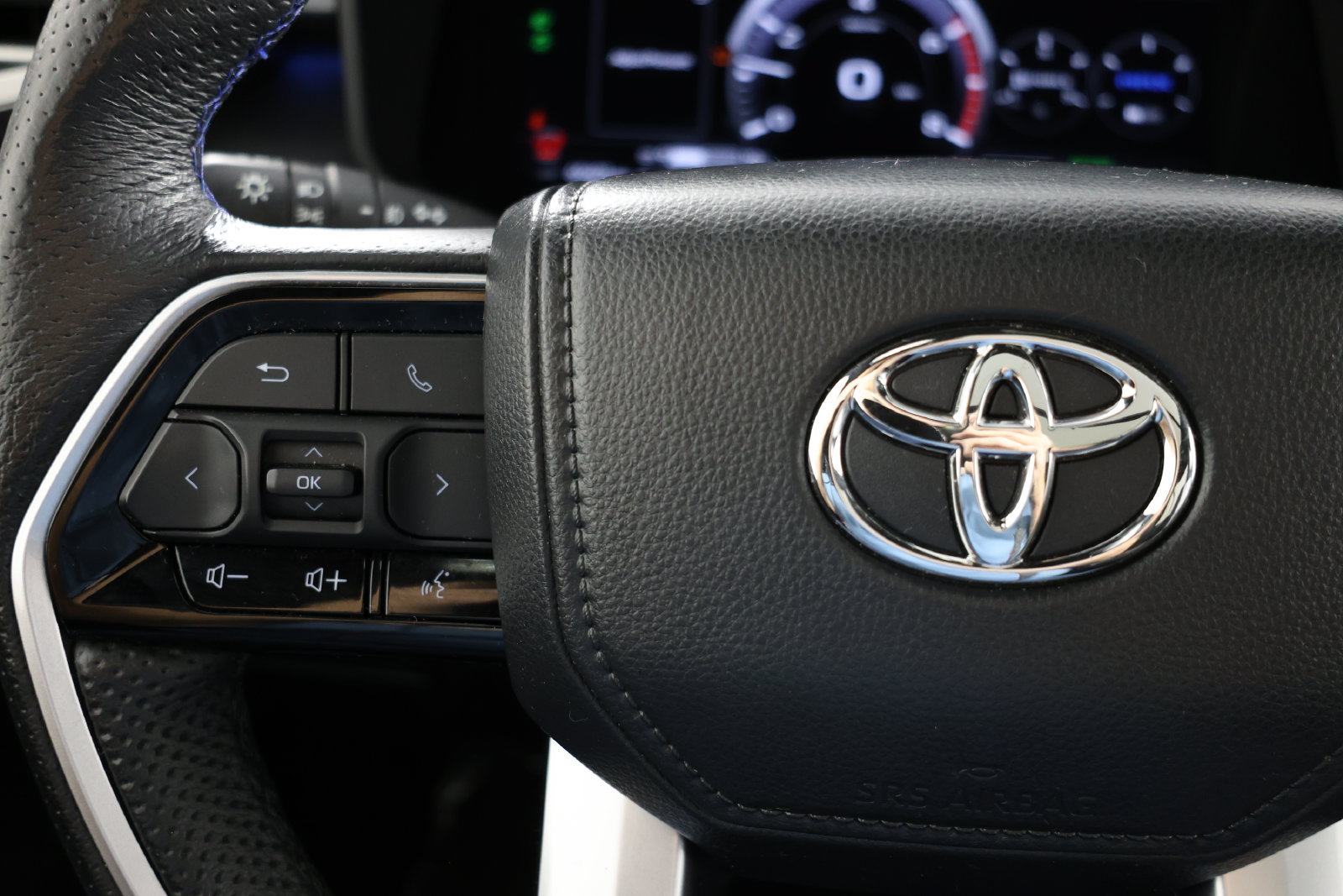 Used 2023 Toyota Sequoia Platinum AWD/4WD image 27