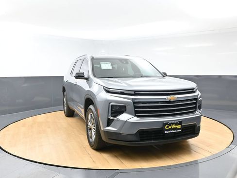Used 2024 Chevrolet Traverse LT FWD image 7