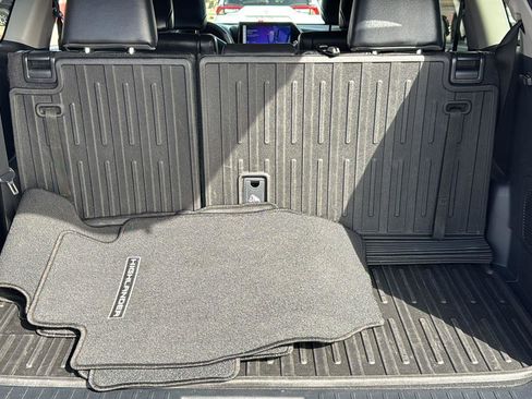 Used 2024 Toyota Highlander Limited image 30