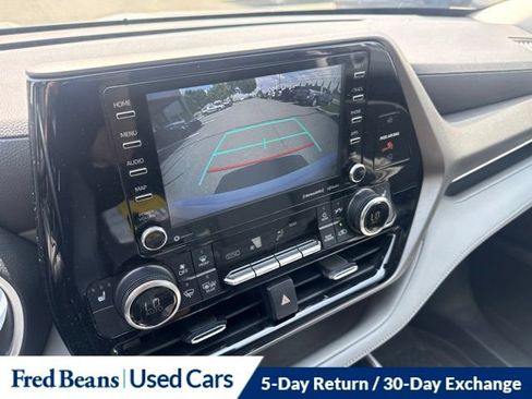 Used 2022 Toyota Highlander XLE AWD/4WD image 24
