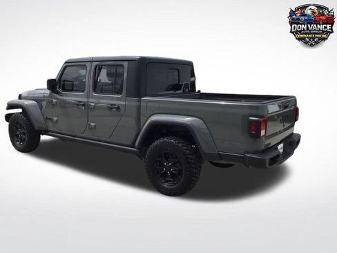 Used 2023 Jeep Gladiator Sport AWD/4WD image 3