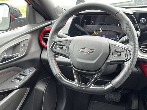 Used 2024 Chevrolet Trax RS w/ Sunroof Package FWD image 24