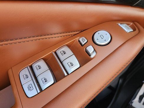 Used 2023 BMW X7 M60i w/ Executive Package image 38