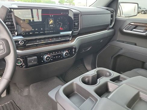 Used 2025 GMC Sierra 1500 SLE w/ Preferred Package image 20