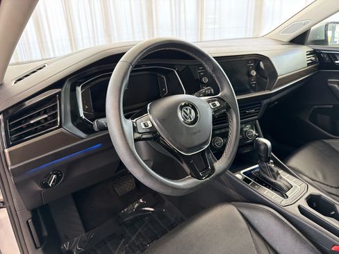 Used 2021 Volkswagen Jetta SEL Premium FWD image 4