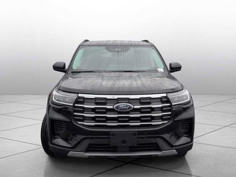 New 2026 Ford Explorer Active RWD image 3