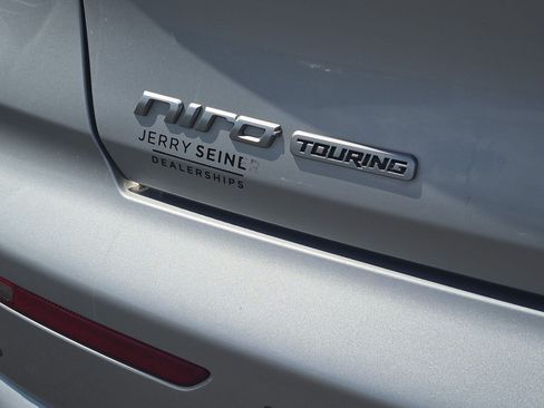 Used 2018 Kia Niro Touring FWD image 26