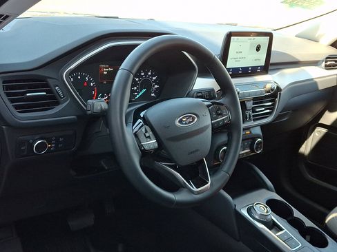 Certified 2022 Ford Escape SE w/ SE Sport Appearance Package image 17