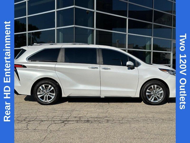 Used 2026 Toyota Sienna Limited FWD image 2