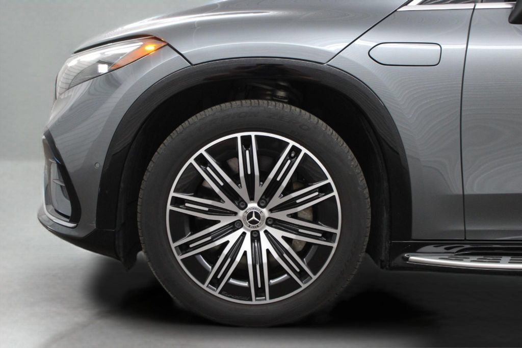 Used 2023 Mercedes-Benz EQS 580 4MATIC SUV w/ Exclusive Trim Package image 6