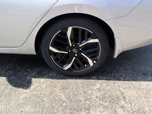 New 2025 Nissan Versa SR w/ Trunk Package image 8