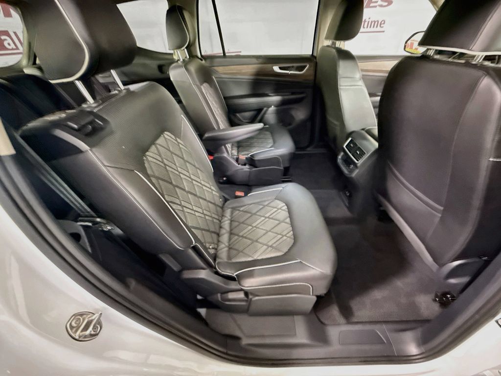 Used 2024 Volkswagen Atlas SEL Premium R-Line AWD/4WD image 31