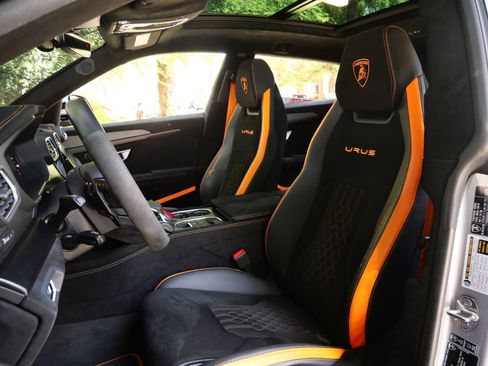 Used 2024 Lamborghini Urus Performante AWD/4WD image 17