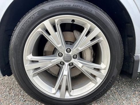 Used 2019 Audi Q8 Prestige AWD/4WD image 5