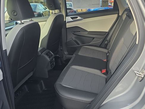 New 2026 Volkswagen Taos SE image 10