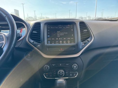 Used 2015 Jeep Cherokee Limited image 15